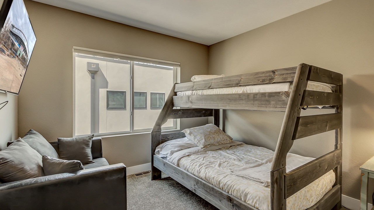 Photo of Bedroom in Jefferson Park
