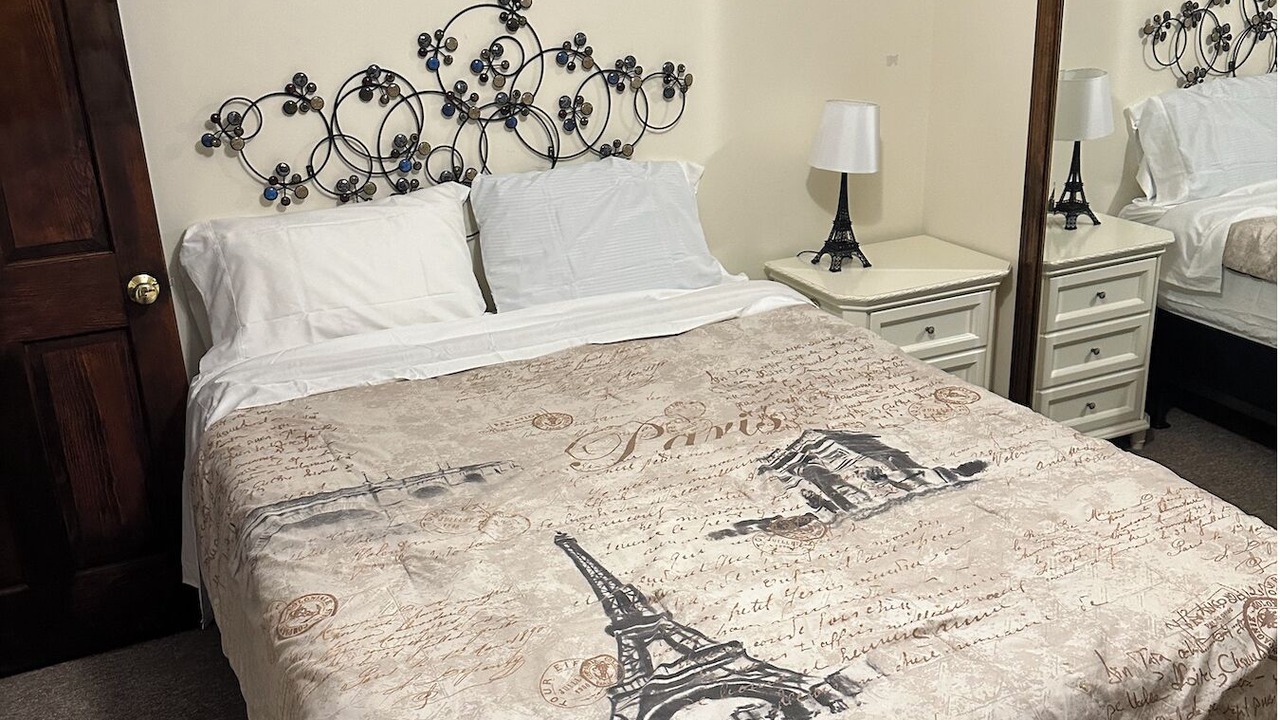 Photo of Bedroom in Arcadian Shores