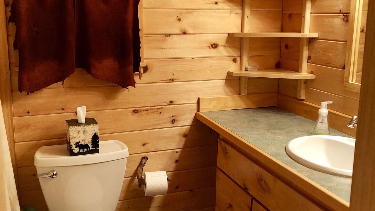 Photo of Bathroom in Munising