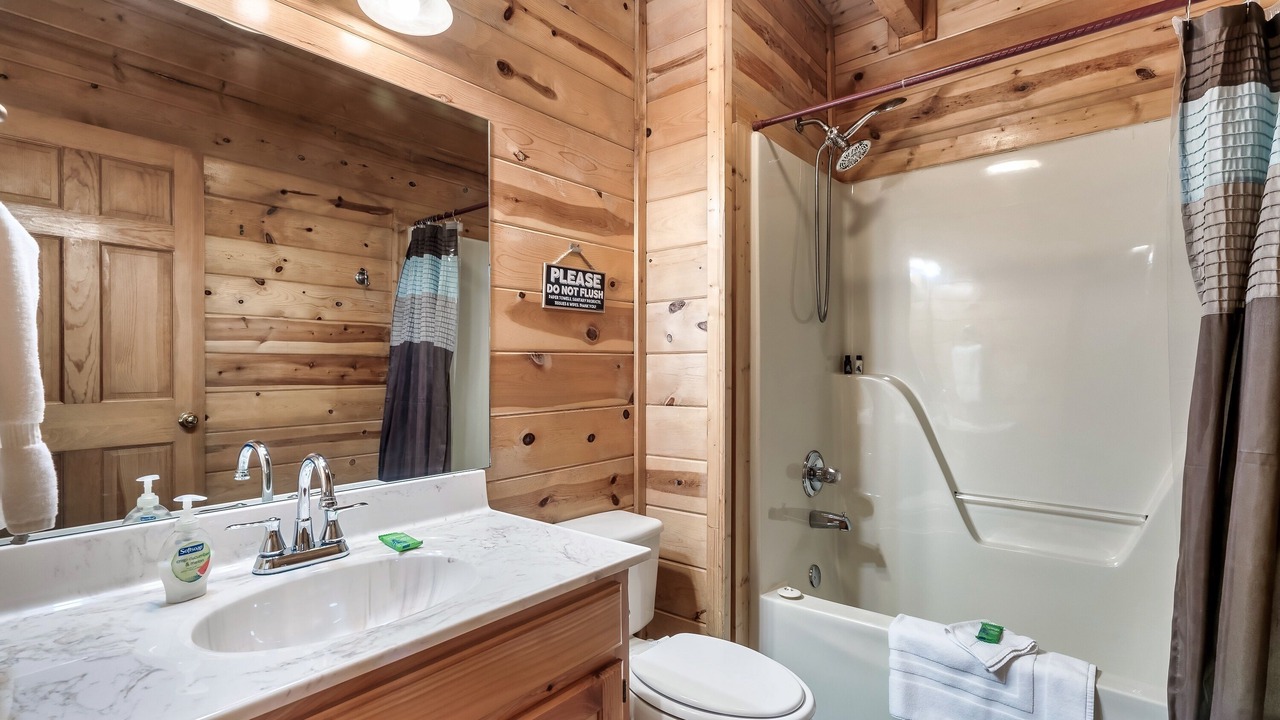 Photo of Bathroom in Gatlinburg - Pigeon Forge