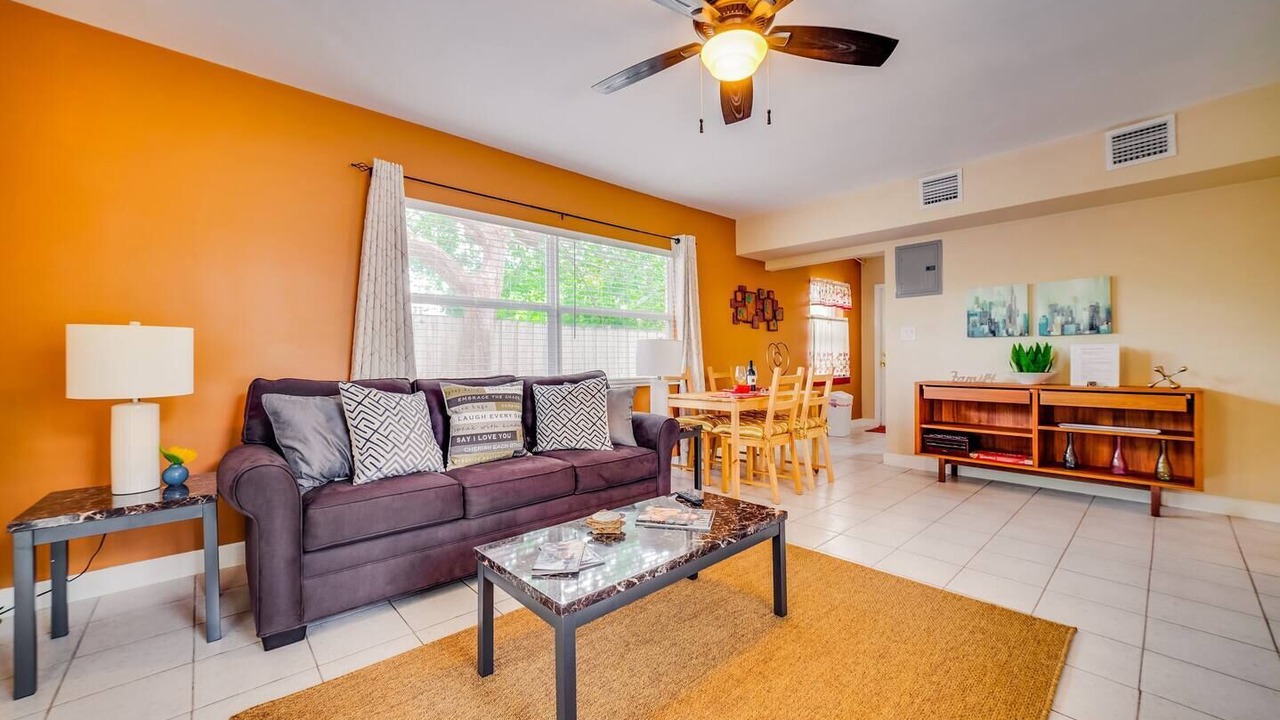 Photo of Livingroom in Lake Ridge