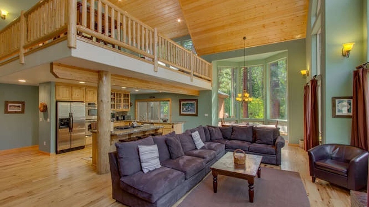 Photo of Livingroom in Christmas Valley