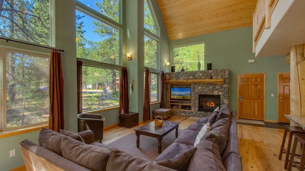 Photo of Livingroom in Christmas Valley