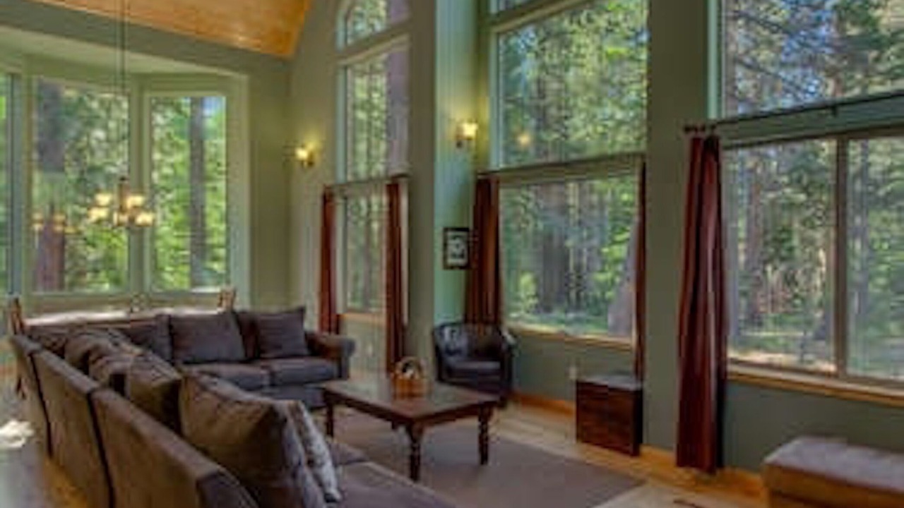 Photo of Livingroom in Christmas Valley