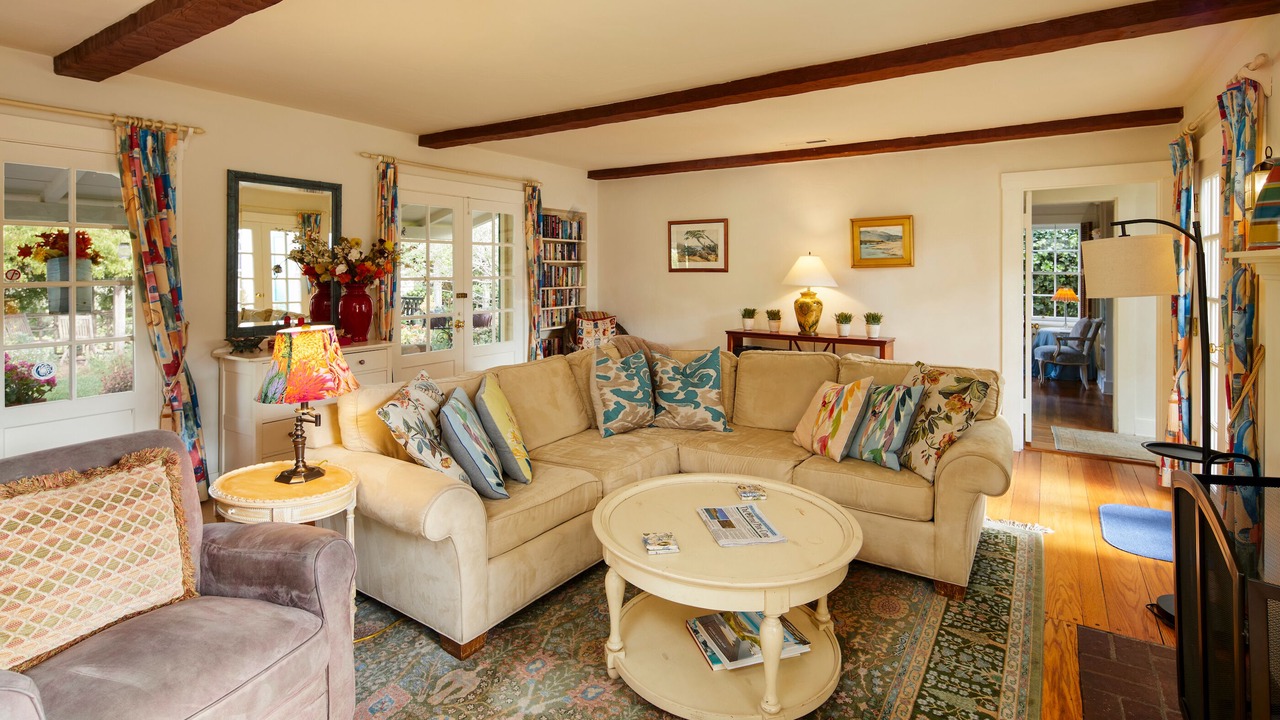 Photo of Livingroom in Carmel Point