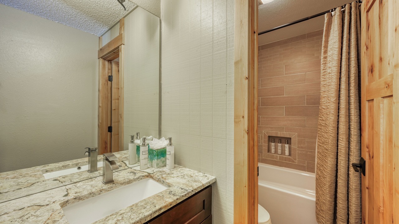 Photo of Bathroom in Peak 8