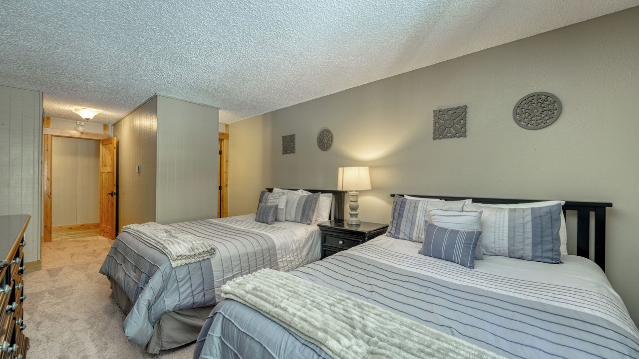 Photo of Bedroom in Peak 8
