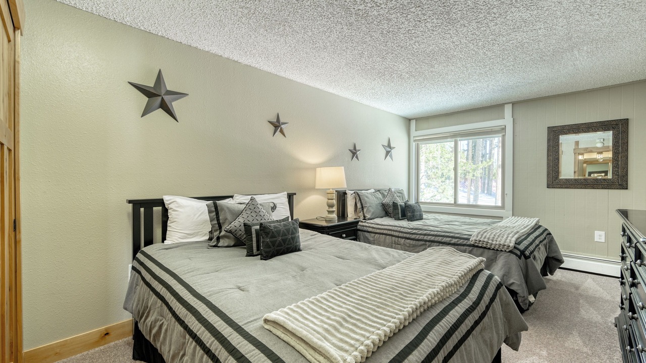 Photo of Bedroom in Peak 8