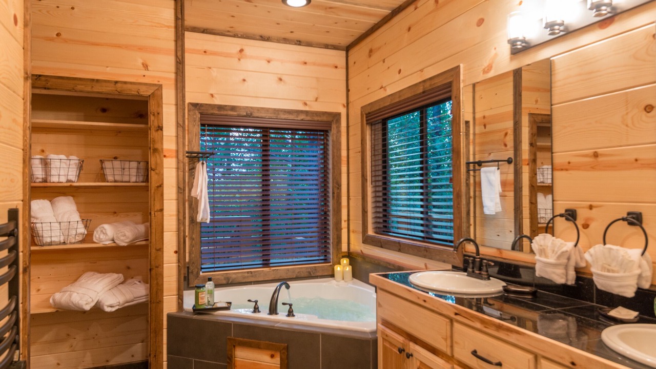 Photo of Bathroom in Broken Bow