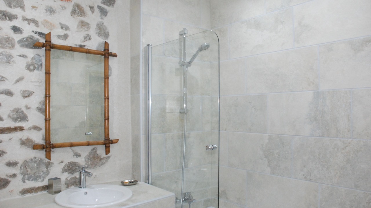 Photo of Bathroom in Chateldon