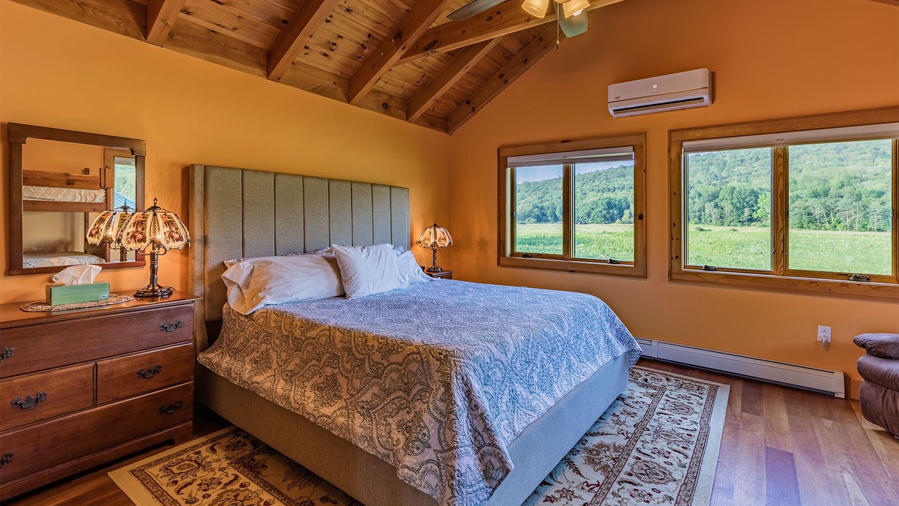 Photo of Bedroom in Ithaca