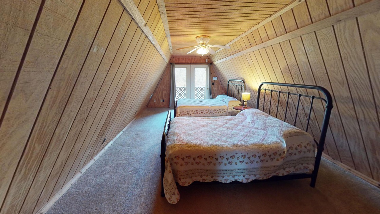 Photo of Bedroom in Nelsonville