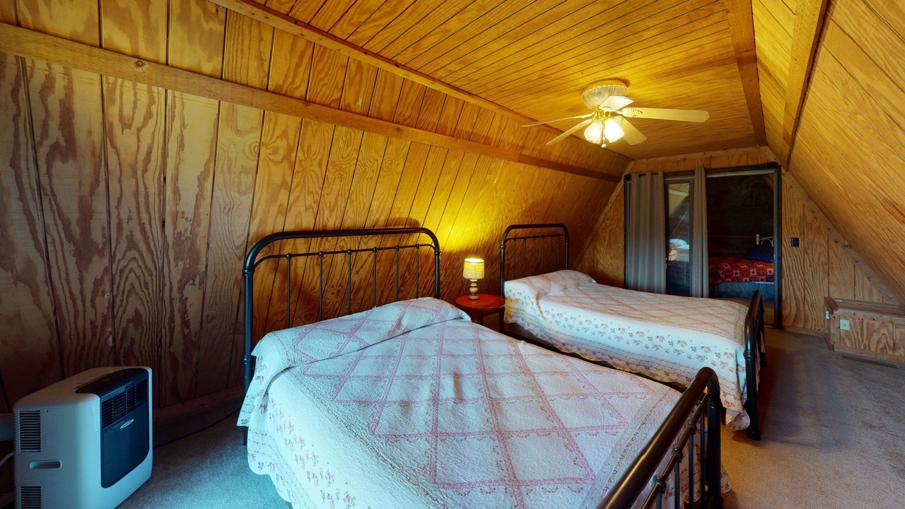 Photo of Bedroom in Nelsonville