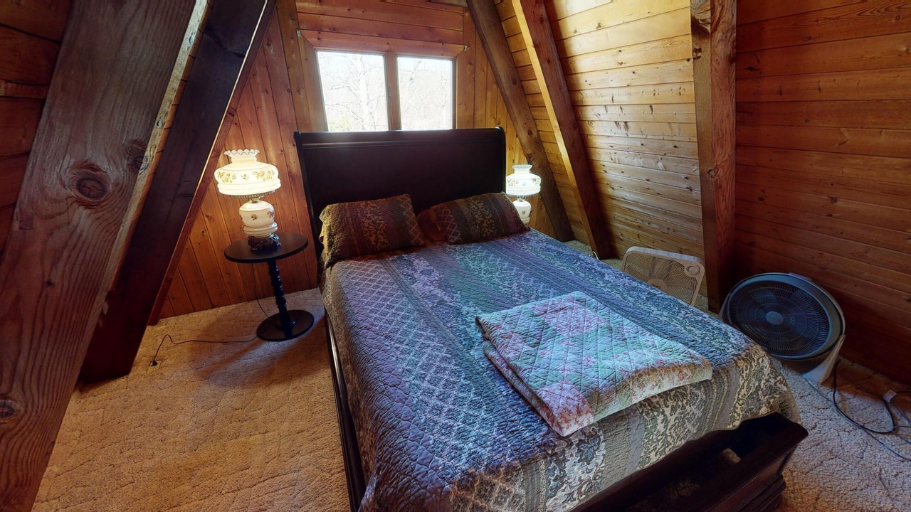 Photo of Bedroom in Nelsonville