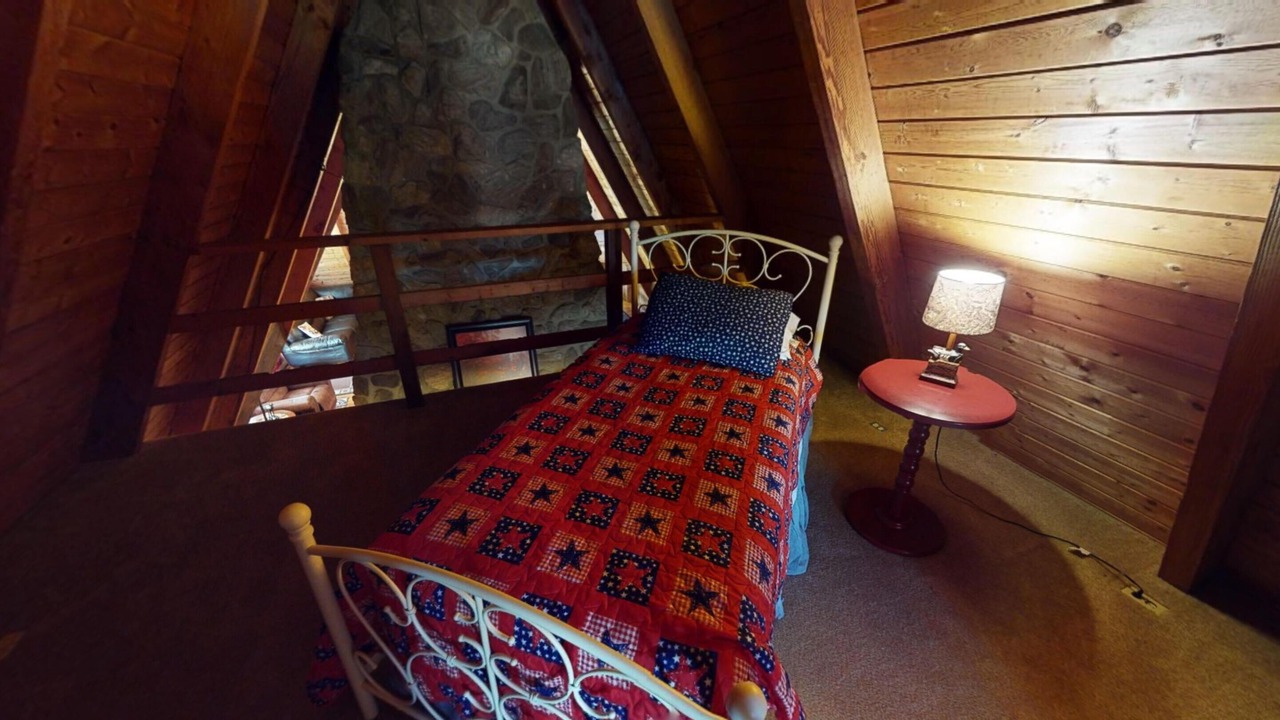 Photo of Bedroom in Nelsonville