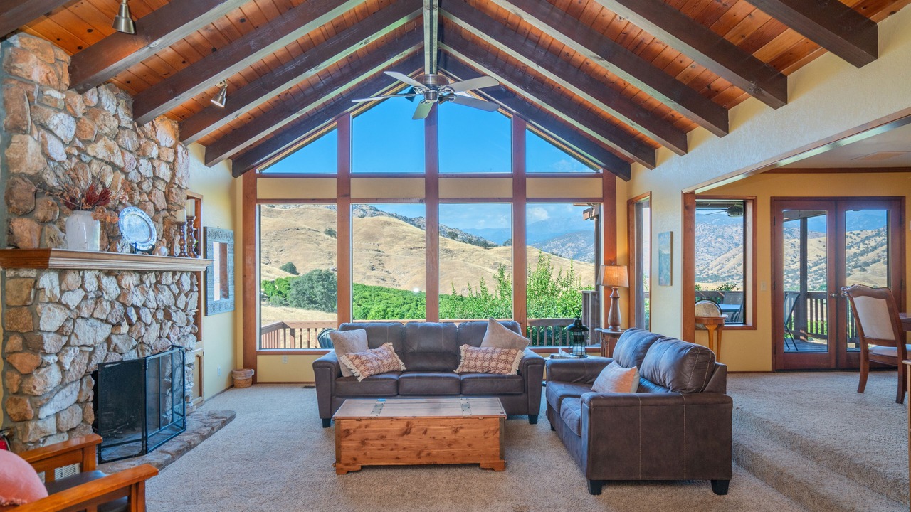 Photo of Livingroom in Springville