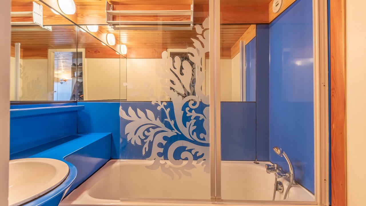 Photo of Bathroom in Arc-1800