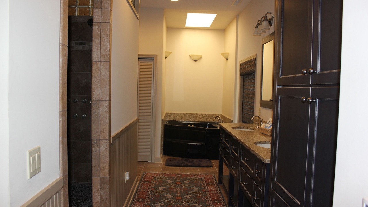 Photo of Bathroom in Roach