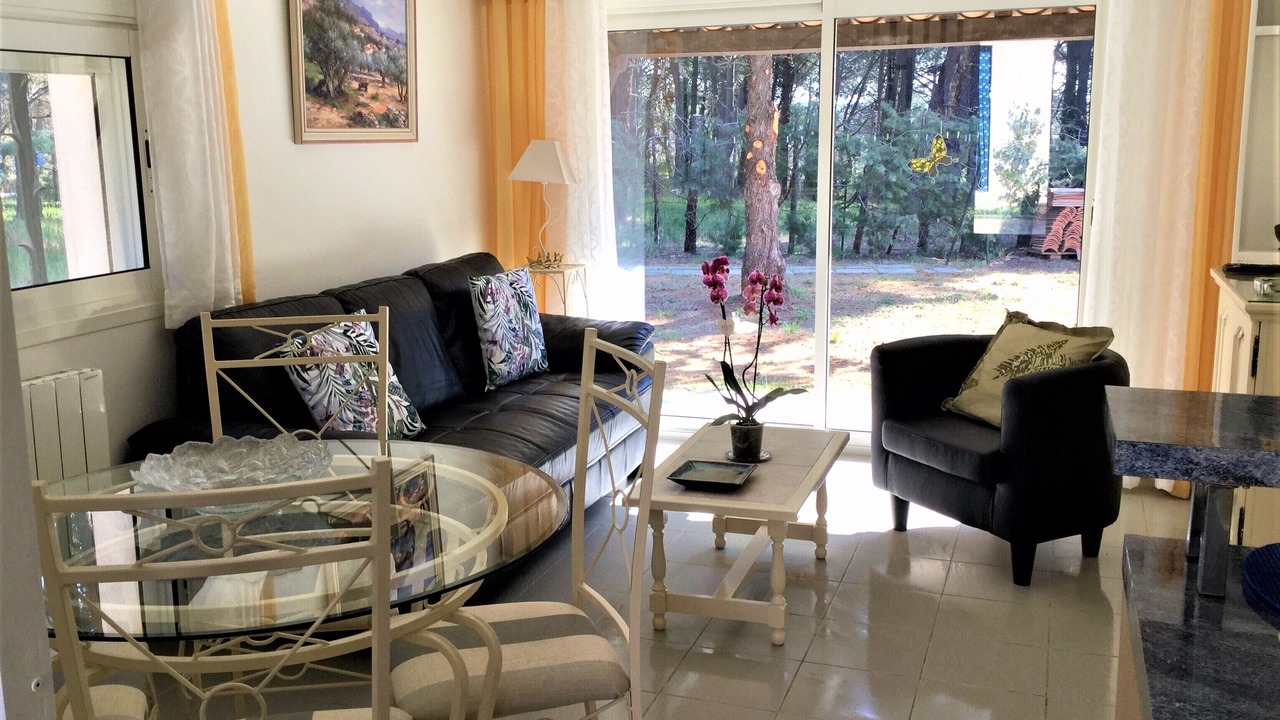 Photo of Livingroom in Roussillon