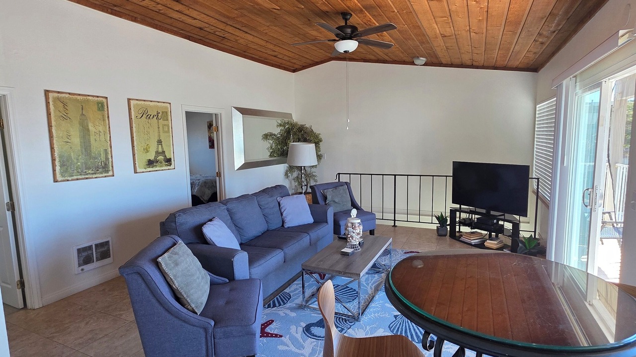 Photo of Livingroom in North Pacific Beach