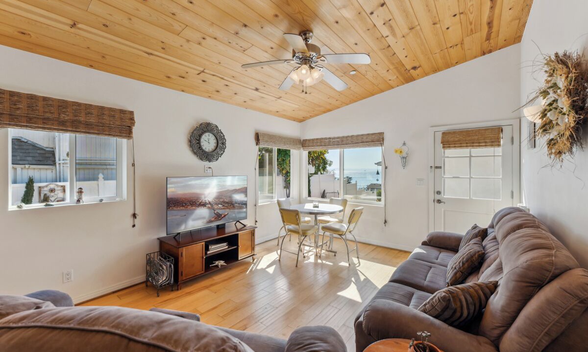 Photo of Livingroom in Summerland