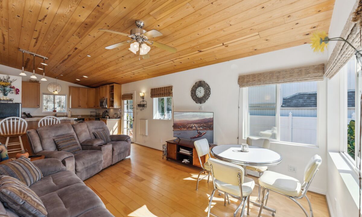 Photo of Livingroom in Summerland