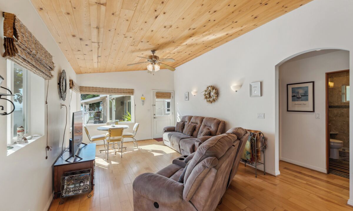 Photo of Livingroom in Summerland