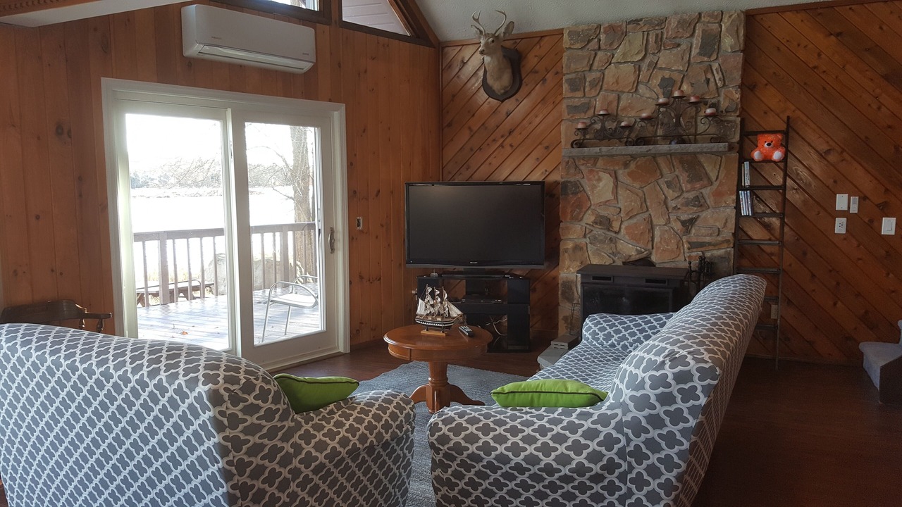 Photo of Livingroom in Tobyhanna