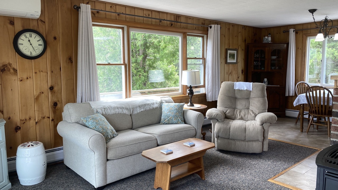Photo of Livingroom in Hall Quarry