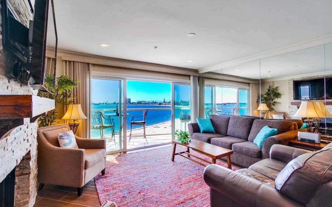 Photo of Livingroom in Crown Point