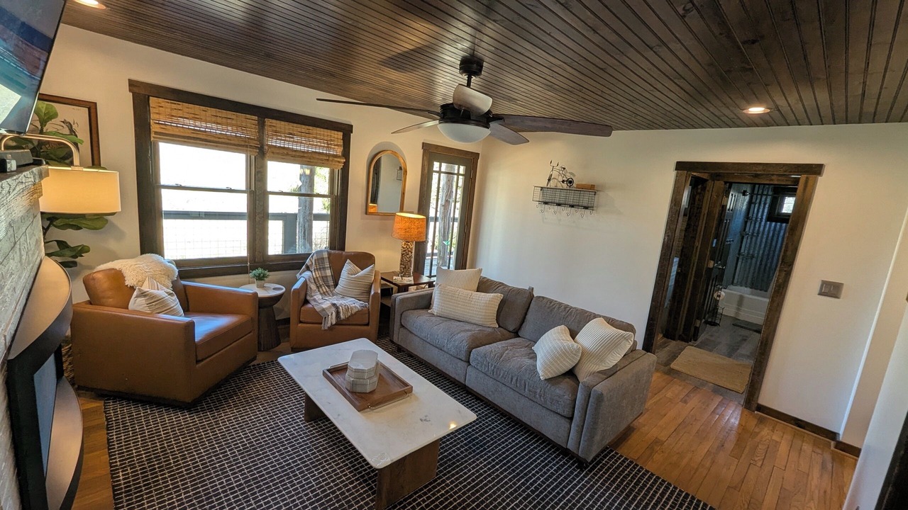 Photo of Livingroom in Sugar Grove