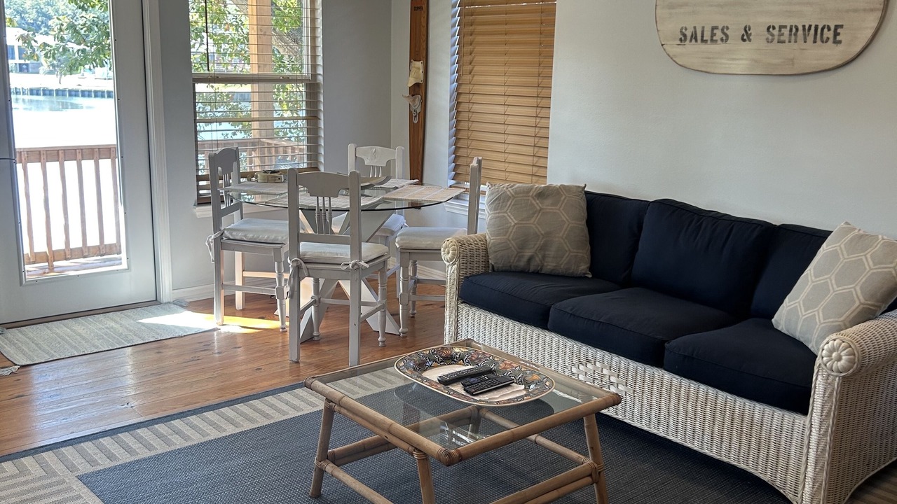Photo of Livingroom in Foley