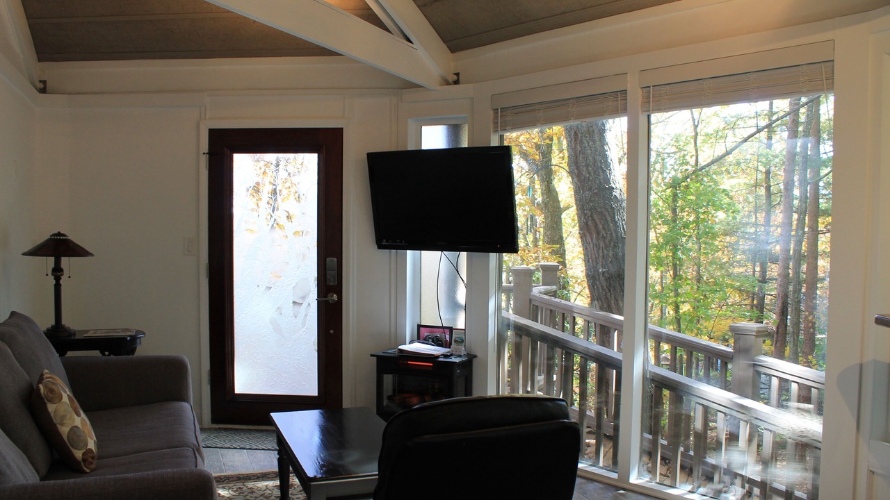 Photo of Livingroom in Big Canoe