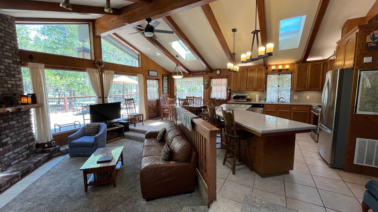 Photo of Livingroom in North Wawona