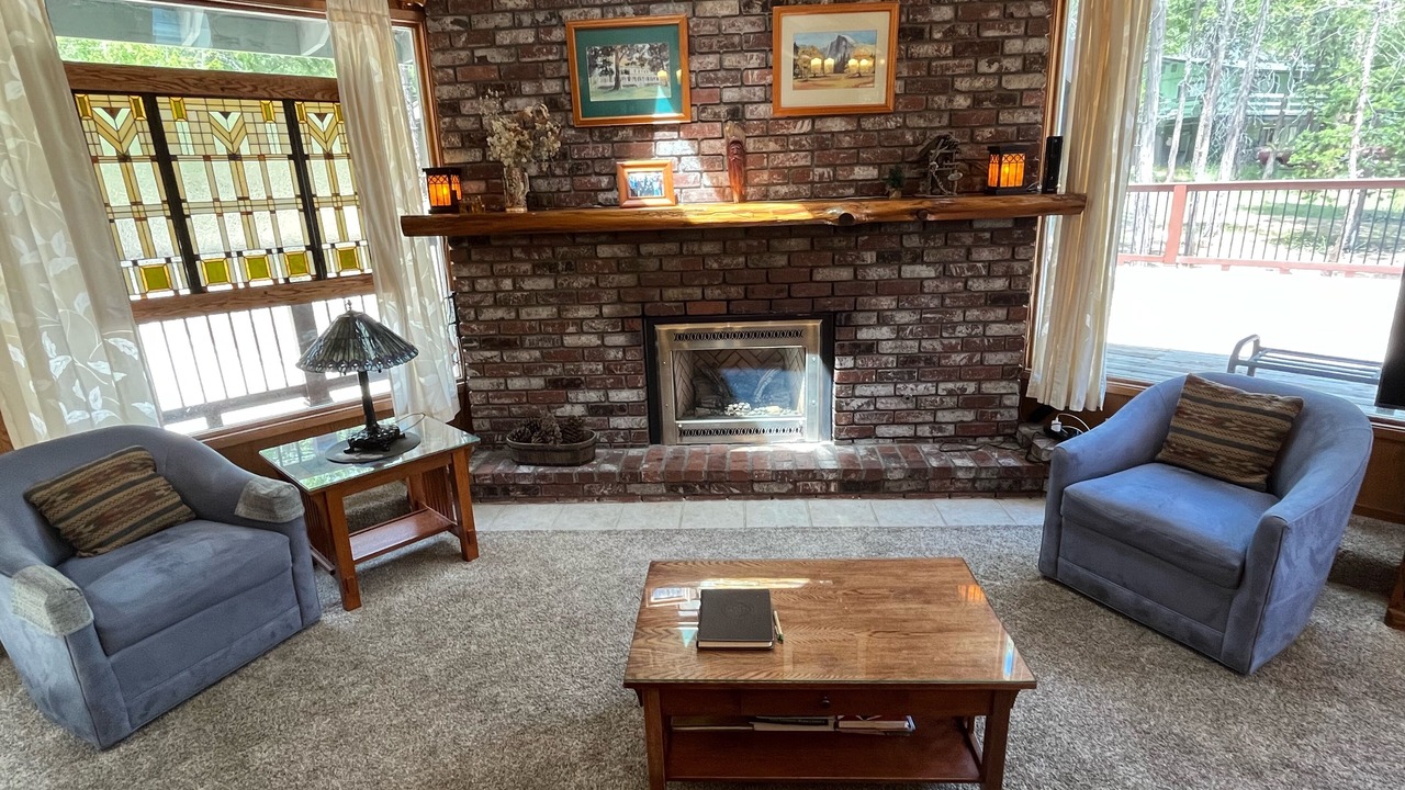 Photo of Livingroom in North Wawona