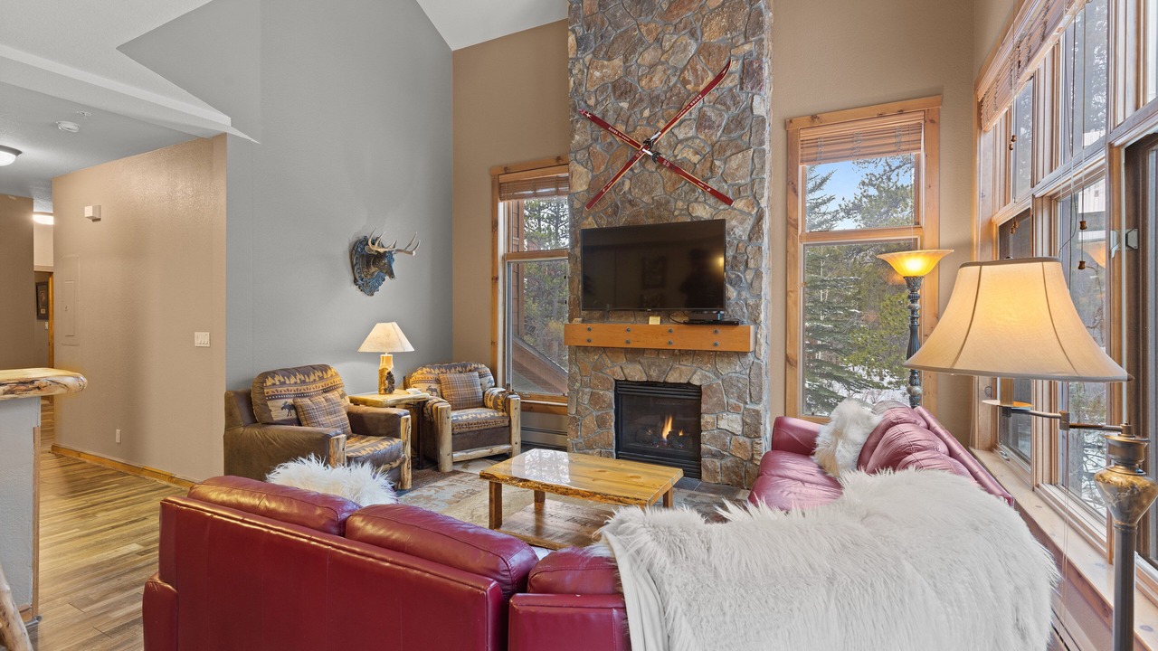 Photo of Livingroom in Lakeside Village
