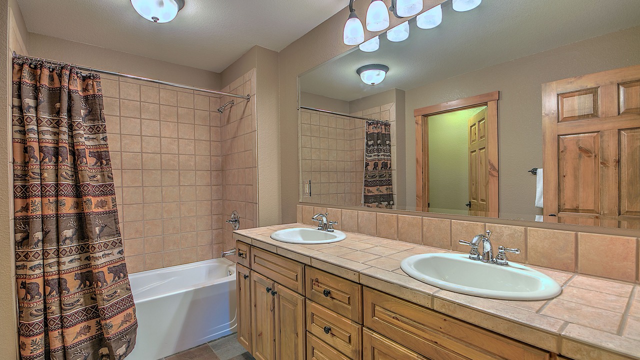 Photo of Bathroom in Lakeside Village