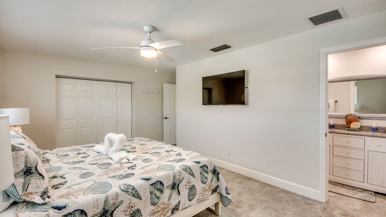 Photo of Bedroom in Yacht Club