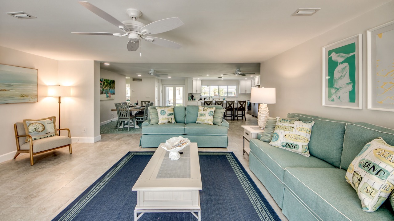 Photo of Livingroom in Yacht Club
