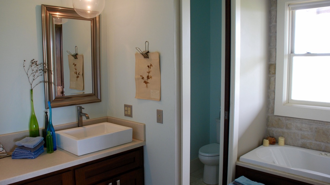 Photo of Bathroom in Cottonwood Falls