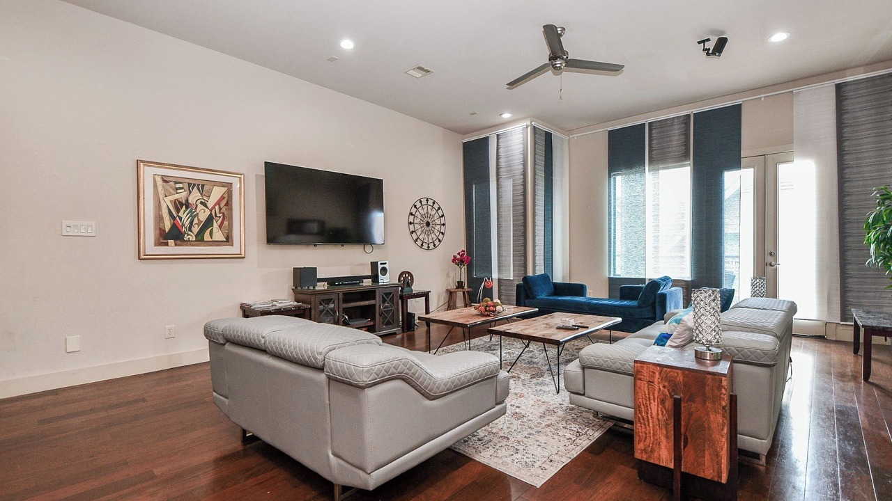Photo of Livingroom in Midtown