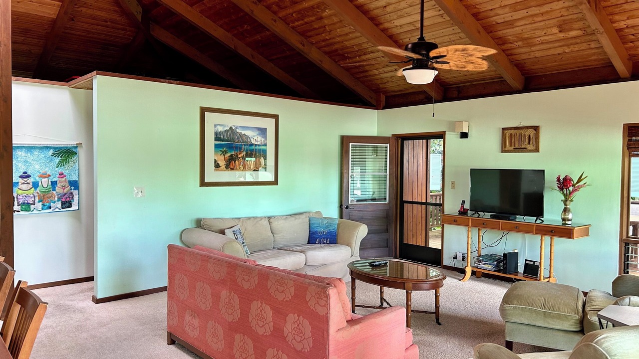 Photo of Livingroom in Haiku