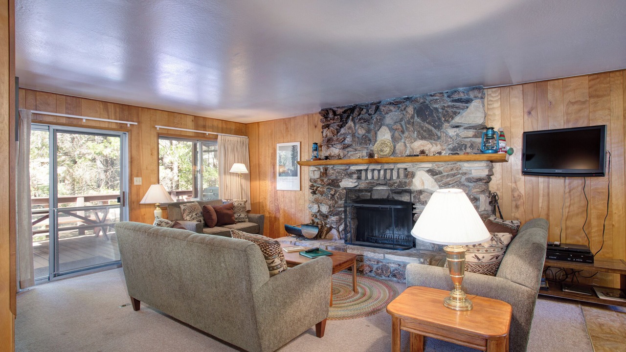 Photo of Livingroom in North Wawona