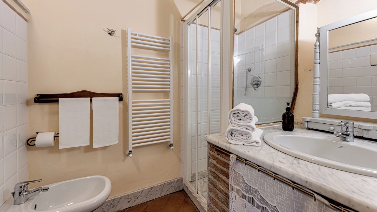 Photo of Bathroom in Calci