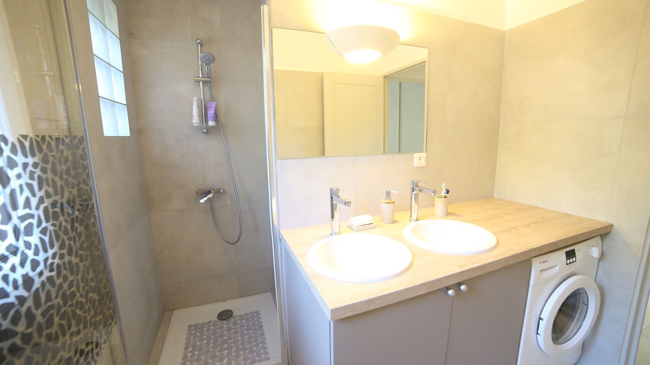 Photo of Bathroom in Saint-Raphael
