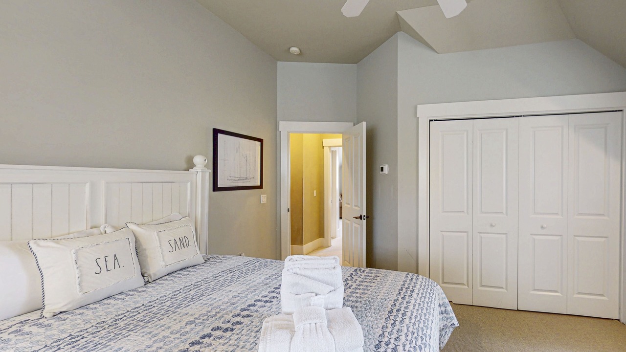 Photo of Bedroom in Folly Field