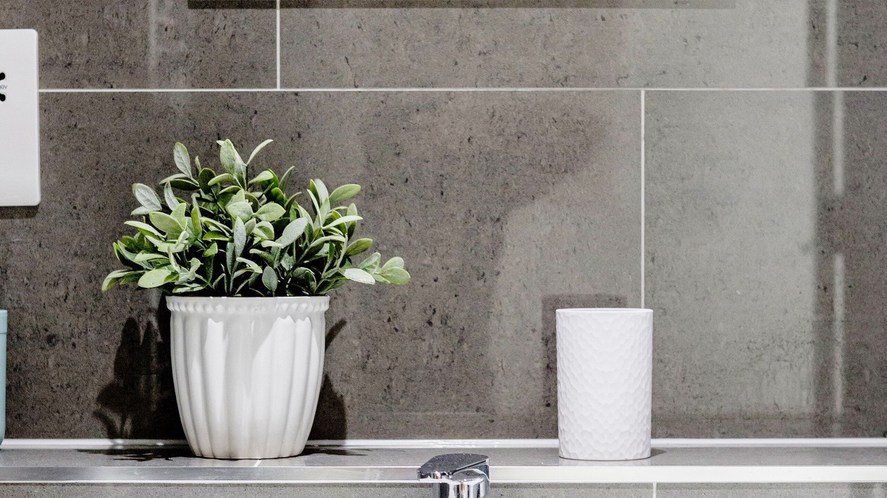 Photo of Bathroom in Island Gardens