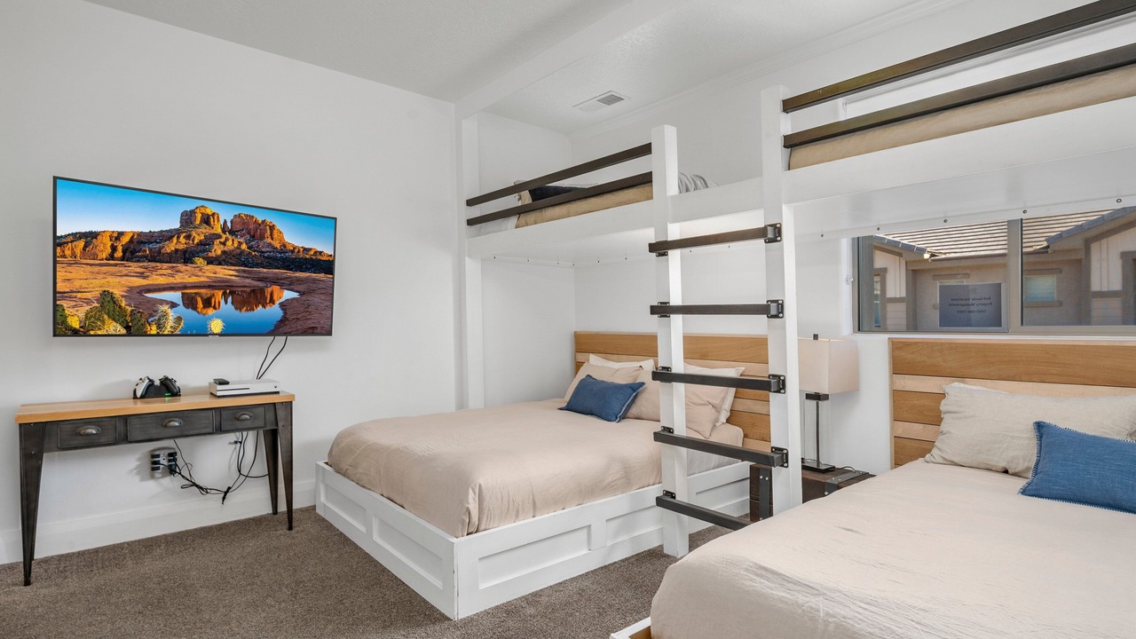 Photo of Bedroom in Hurricane