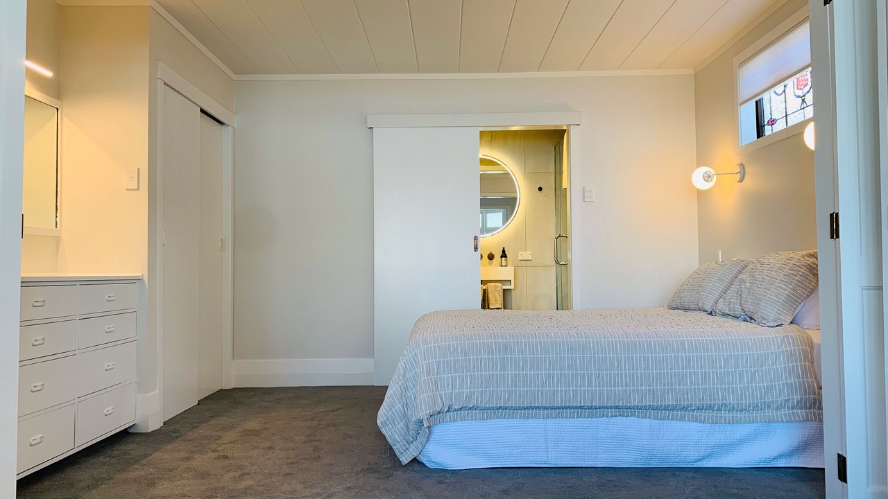 Photo of Bedroom in Russell
