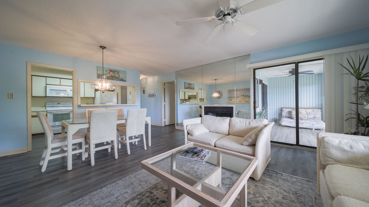 Photo of Livingroom in Oak Island